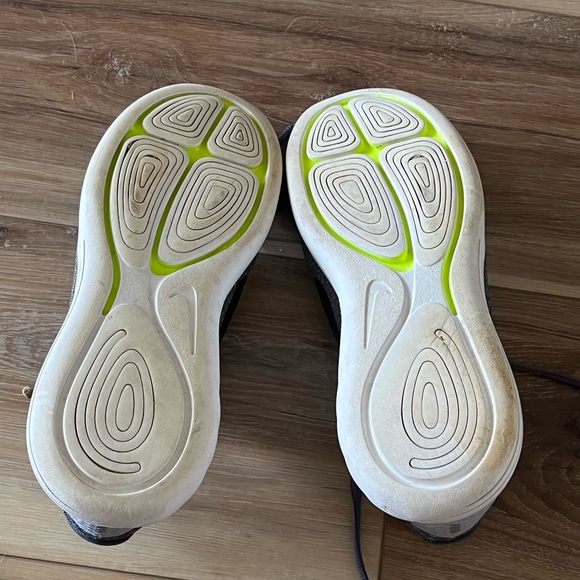 Nike size 7 woman’s running shoes grey with baby blue and neon green - Picture 3 of 5